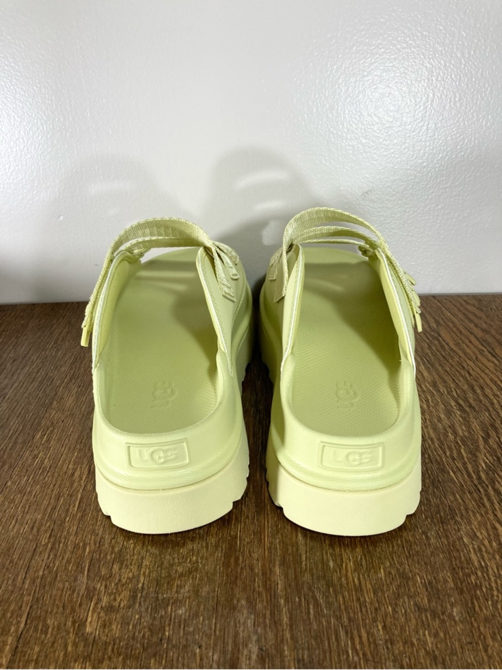 New Ugg Goldenglow Slide Platform Sandal Women’s Size 9 Golden Apple - Picture 4 of 9